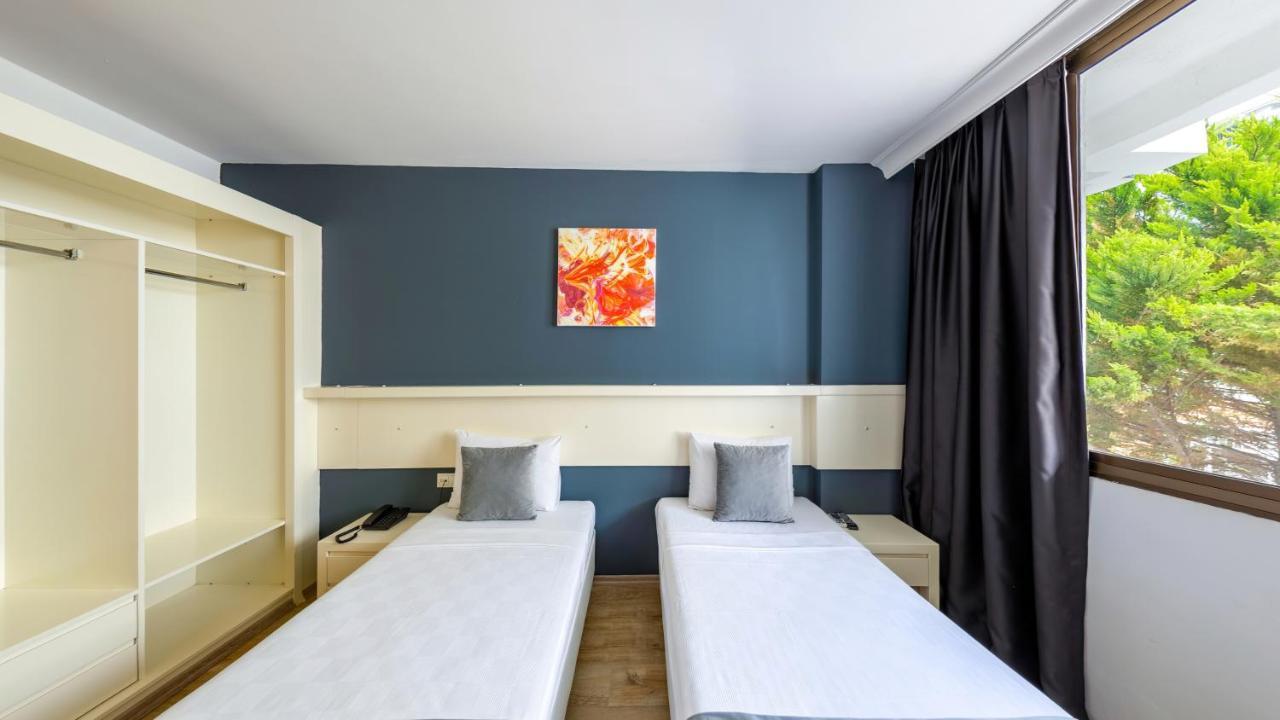 Z Otel Çeşme Luaran gambar