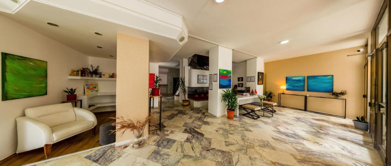 Z Otel Çeşme Luaran gambar