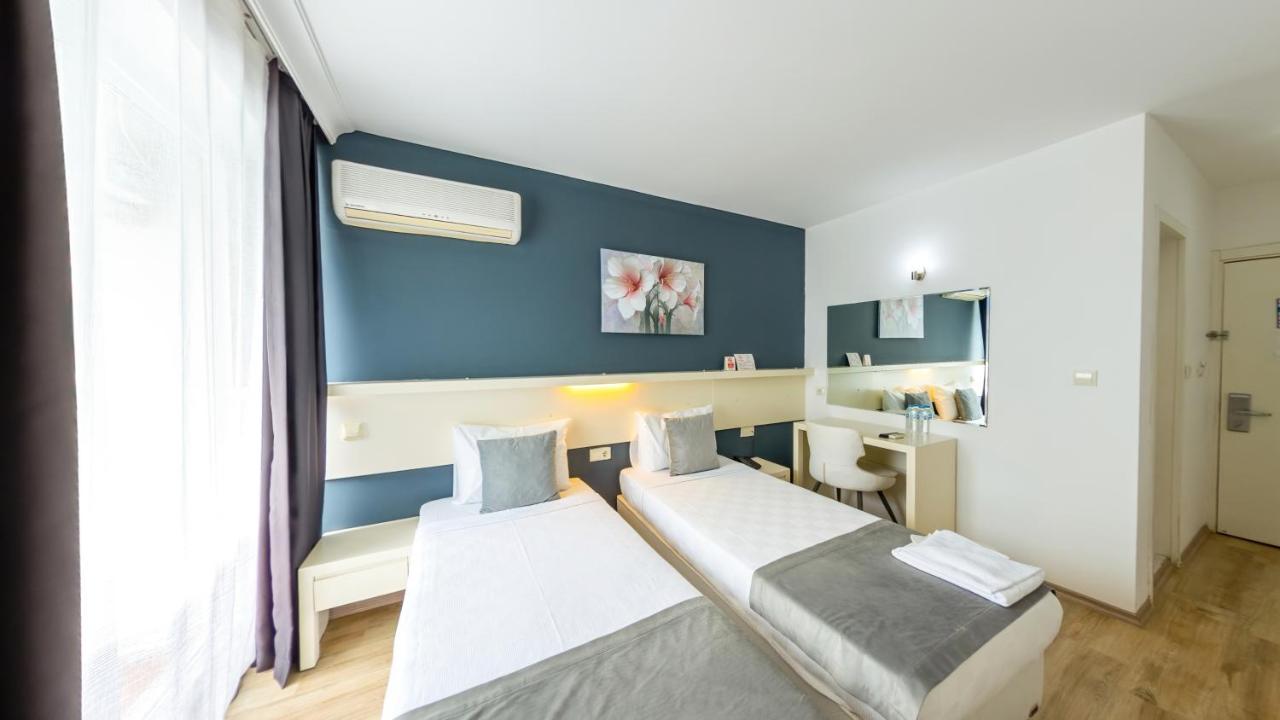 Z Otel Çeşme Luaran gambar